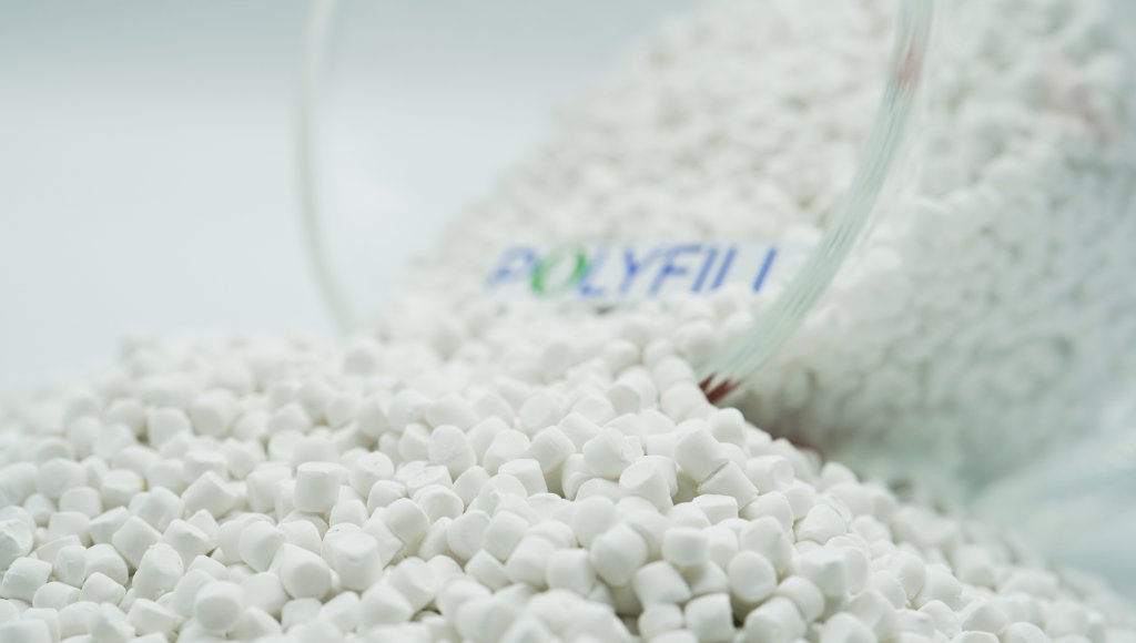 The application of calcium carbonate filler in polypropylene helps plastic enterprises save production cost 